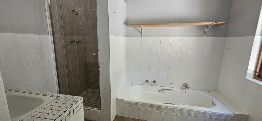 To Let 4 Bedroom Property for Rent in Lemoenkloof Western Cape